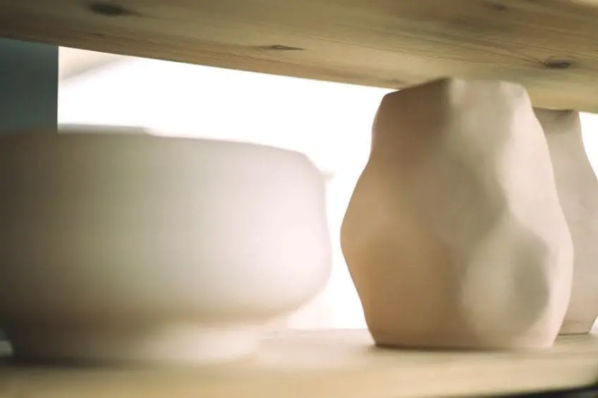 Peindre l'argile sèche à l'air