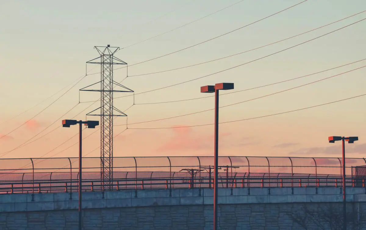 découvrez des schémas de câblage électrique et des diagrammes pour faciliter l'installation et la maintenance de vos systèmes électriques.