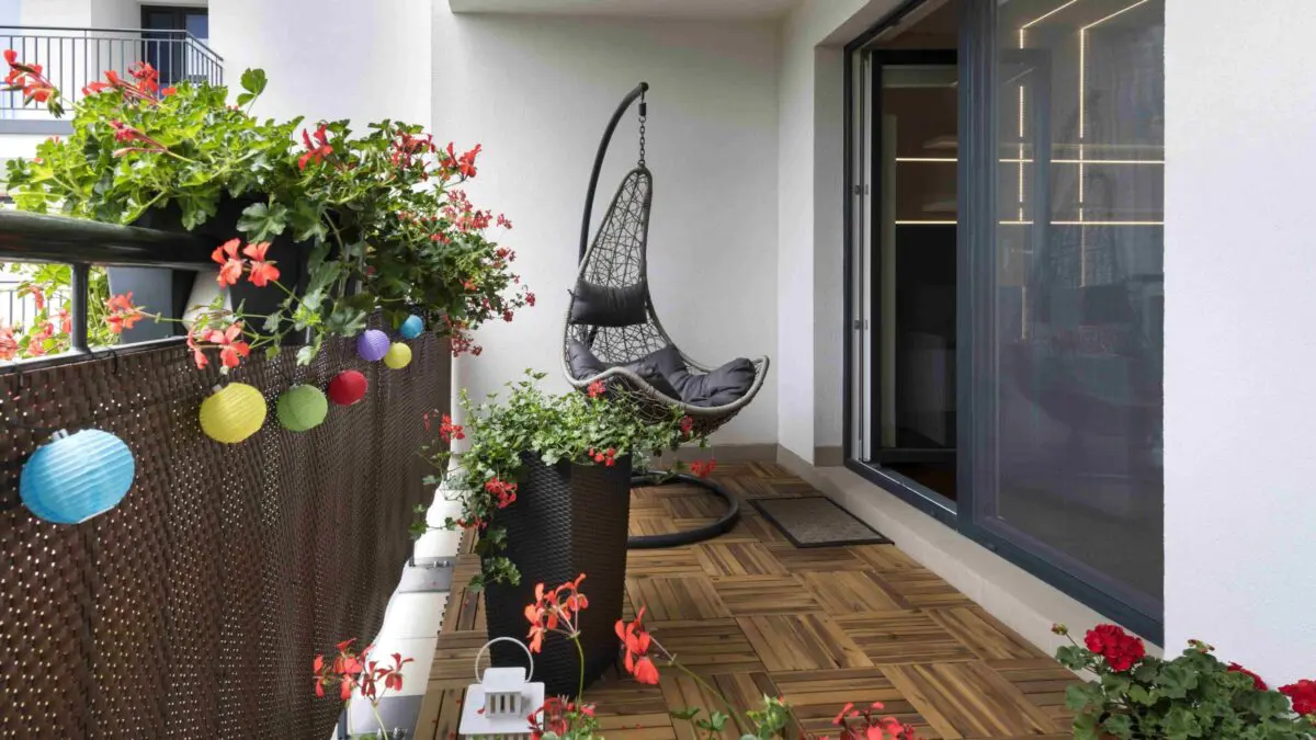 Comment décorer un balcon pour les fêtes de Noël ?