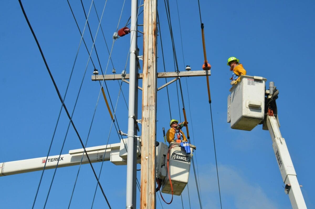 une panne de courant, également appelée coupure de courant, est une interruption de l'alimentation électrique dans une région donnée, qui peut entraîner des perturbations et des désagréments pour les habitants et les entreprises.