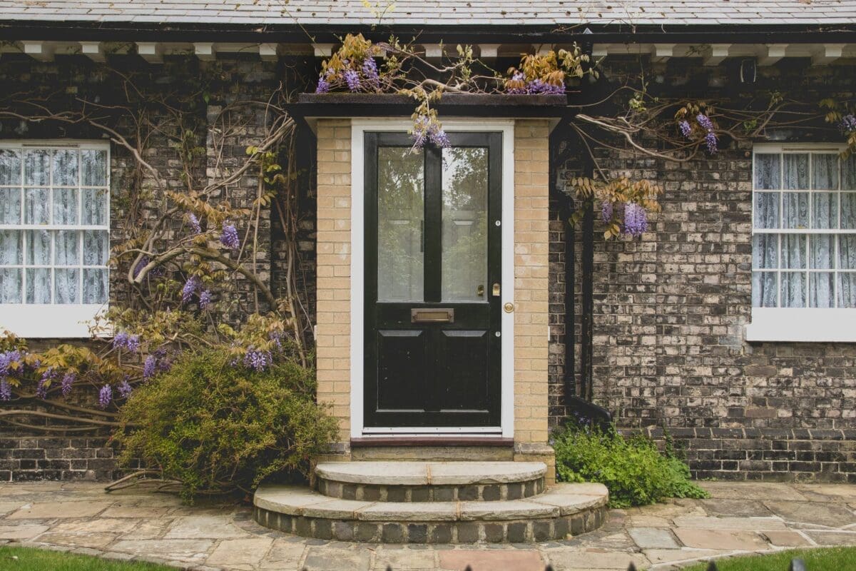 réparez vos vitres de fenêtre avec aisance grâce à nos techniques professionnelles de réparation de verre de haute qualité.