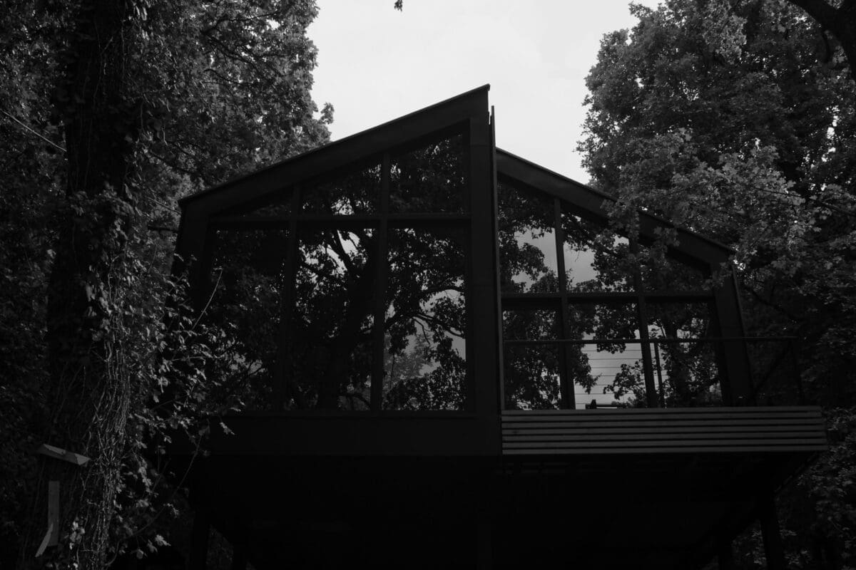 Construire une maison contemporaine : les secrets d'un toit plat parfait