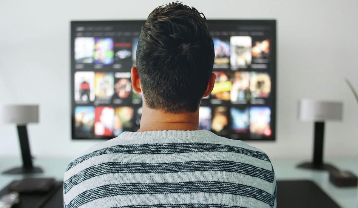 Écran d'ordinateur affichant une interface de streaming gratuite, illustration de la recherche voplav voplav.com gratuit